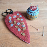 Corinne Lapierre Limited - Scissors Pouch and Mini Pin Cushion Felt Craft Mini Kit: English