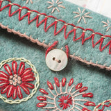 Corinne Lapierre Limited - Sewing Pouch Felt Craft Mini Kit: English