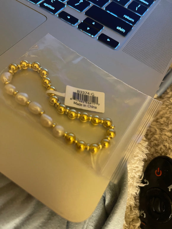 Pearl  & Gold Stretch Bracelet